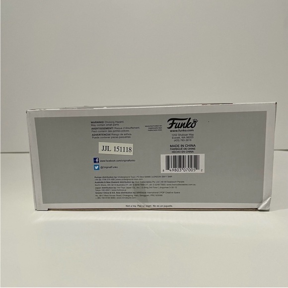 NIB Batman vs Superman Vinyl Figure 2-Pack - Picture 6 of 6